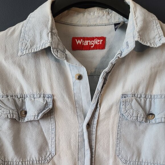 Vintage Wrangler Light Wash Denim Button-Up Shirt (Medium) - Picture 3 of 5